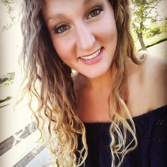 Meet your Posher, Mindy - Picture 1 of 1